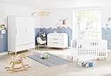 Babyzimmer bestehend aus Bett mit Lattenrost und Umbauseiten, breiter Wickelkommode mit Aufsatz und großem Kleiderschrank mit Schiebetüren, 5 teils höhenverstellbaren Einlegeböden und 1 Kleiderstange