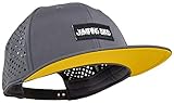 Design: ATMUNGSAKTIVE BASECAP MIT JB LOGO-STICK – Unsere klassische Jumping Bird Snapback Cap neu interpretiert im angesagten, sportlichen Style und mit einem geraden Schild für optimalen Sonnenschutz beim Sport. Das perfekte Geschenk für Freunde!