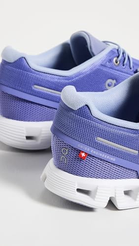 Image of On Women's Cloud 5 Sneakers