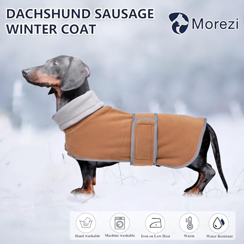 MOREZI Winterhundejacke mit wattiertem Flusenfutter, verstellbarem Klettknopf und hochklappbarem Stehkragen. Sehr gut geeignet für Dackel und kleine und mittelgroße Jagdhunde-Braun-S