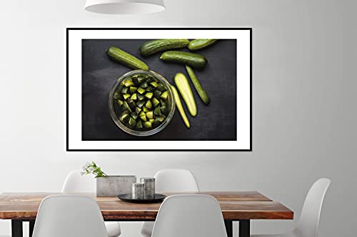 Poster met lijst Komkommer - Poster met lijst Verse minikomkommers in kwarten en stukjes gesnen - 120x80 cm - Afbeelding 4