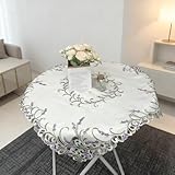 Design floral exquis : avec une bordure complexe en dentelle creuse entourant de superbes motifs floraux lavande, cette nappe combine charme vintage et élégance contemporaine. La technique de broderie précise crée un effet tridimensionnel luxueux qui ajoute de la profondeur et de la sophistication à n'importe quel espace intérieur.