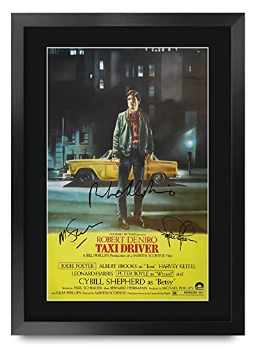 Grandi dimensioni, qualità e finitura - Professionalmente fatto nel nostro studio, questi display sono dotati di un quadro di alta qualità della pellicola di film Poster fianco di una copia stampata del loro famose firme autografe. Montato in un nero opaco con un tabellone privo di acidi, è perfettamente rifinito con il getto di pre-stampato Autographs & sapientemente incorniciato nelle nostre cornici nere eleganti scelti, tutti prodotti in casa.