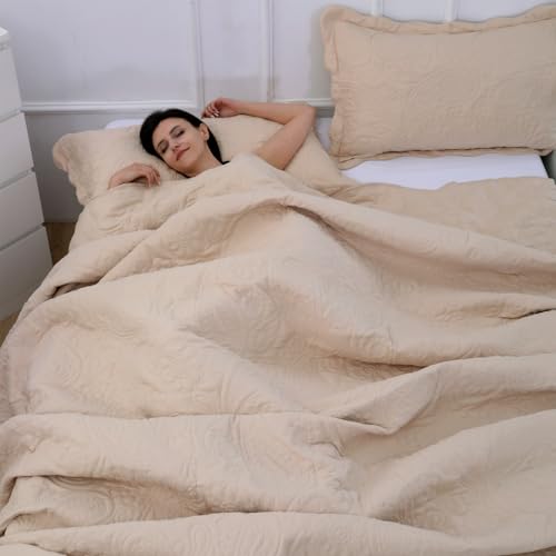 Image of EVENHUG Oversized King Quilt California King Size Lightweight Bedding Set Reversible Bedspread Coverlets for All Seasons 3 Piece (Beige 120 inchx128 inch)
