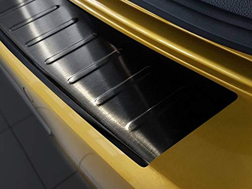 Fahrzeugspezifischer Ladekantenschutz aus Edelstahl in schwarz mit 3D Abkantung AZ30000003