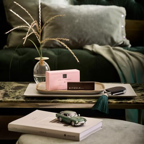 RITUALS Autoparfüm Sakura Autoparfüm | Das Leben ist eine Reise | Autoduft mit Kirschblüten- und Reismilcharoma | Auto-Lufterfrischer mit elegantem Holzhalter | 6 g