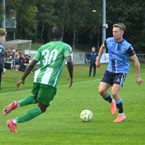 Page de couverture de UCD edge closer to promotion play-offs