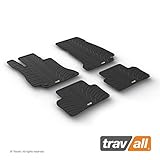 Erhöhte Außenkanten sowie das Oberflächenmuster halten Schmutz und Flüssigkeiten auf den Gummifußmatten für Mercedes Benz E-Klasse.