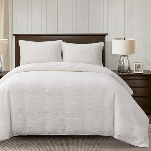 Image of HiEnd Accents Verona Matelasse 3 Piece King Comforter Set, Vintage White Cotton Medallion Pattern Bedding Set, Classic Chic Casual Farmhouse Bed Set, 1 Comforter and 2 Pillow Shams