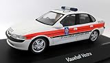 Schuco Modelcar Modelle Opel Vectra Saloon (Lancashire Polizei) in weiß (1:43 maßstab) Druckguss Modell Auto