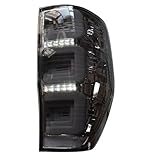 🚗【Hochwertige Materialien】: Das Rücklicht besteht aus hochwertigem PC+ABS-Material und ist vollständig gegen Feuchtigkeit und Staub abgedichtet. Es ist robust, langlebig und für alle Jahreszeiten geeignet, hält rauen Wetterbedingungen, UV-Strahlung und täglichem Verschleiß stand.