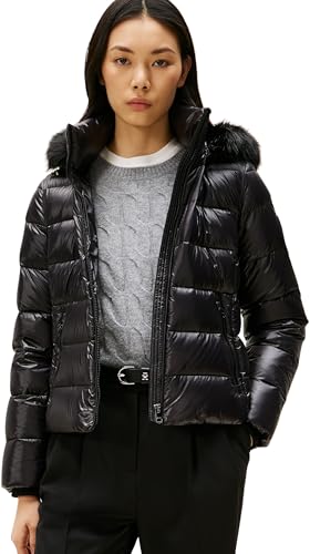 ICONICITÀ INTRAMONTABILE: L’originale giacca Tommy Hilfiger con due tasche ad altezza della vita si distingue per il design essenziale. Grazie al suo tessuto caldo risulta ideale per la mezza stagione.