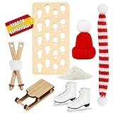D&O Accesorios Elfo Travieso - 7 Piezas en Miniatura: Trineo, Patines de Hielo, Bufanda, Gorro, Plantilla de Huellas, Nieve Artificial y Esquís - Decoración de Puerta, Arbol de Navidad