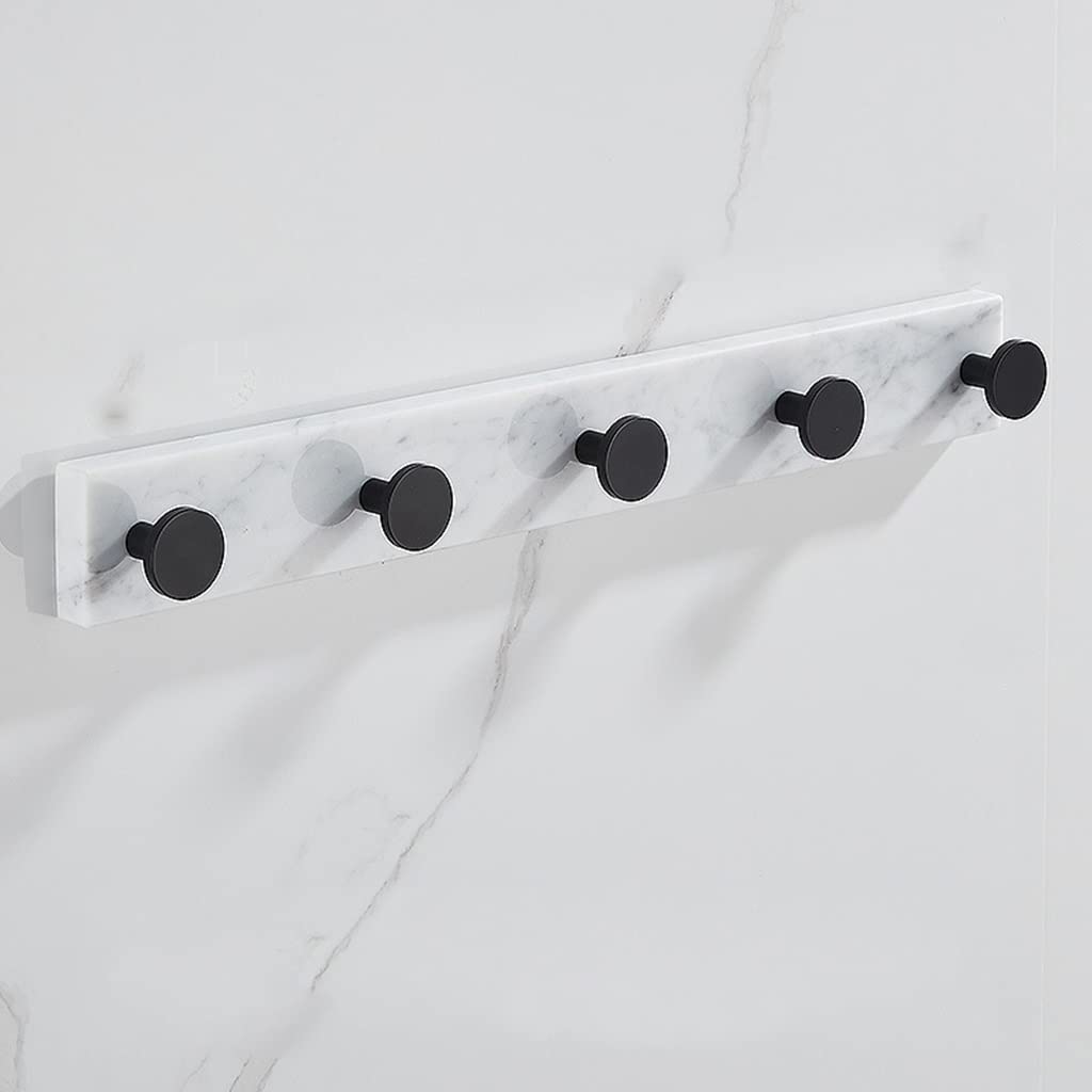 Porte-manteau mural en marbre idéal pour organiser une salle de bain moderne