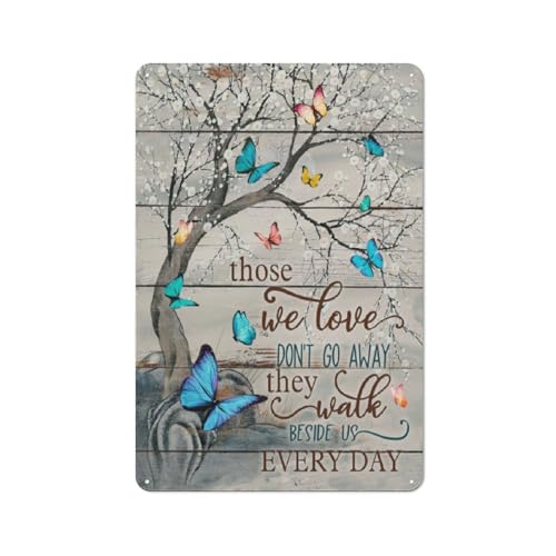 Divertido letrero de metal vintage con texto en inglés 'Those We Love Dont Go Away They Walk Beside Us Every Day', letrero de aluminio para el hogar, jardín, sala de estar, dormitorio, porche