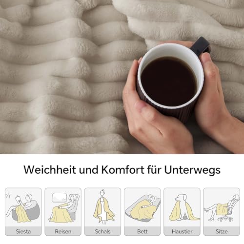 BEDELITE Kuscheldecke Flauschig Decke Klein - weiche Flanell Decken Beige 125x150 für Sofa, Deko Streifen Cord Fleecedecke als Sofaüberwurf für Wohnzimmer, Throw Blanket Wide Use