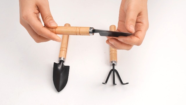 Lot De 6 Outils De Jardinage, Mini Outils De Jardin Kit Du Petit Jardinier Avec Poignée En Bois Et Fer Enfant, Fleurs En Pot, Plantes | Leroy Merlin