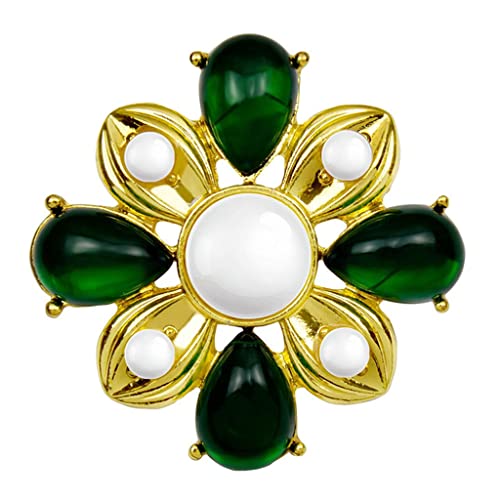 Broches croisées vintage pour réchauffer un manteau de laine en hiver