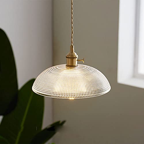Chandelier de verre transparent pour une salle à manger vintage et lumineuse