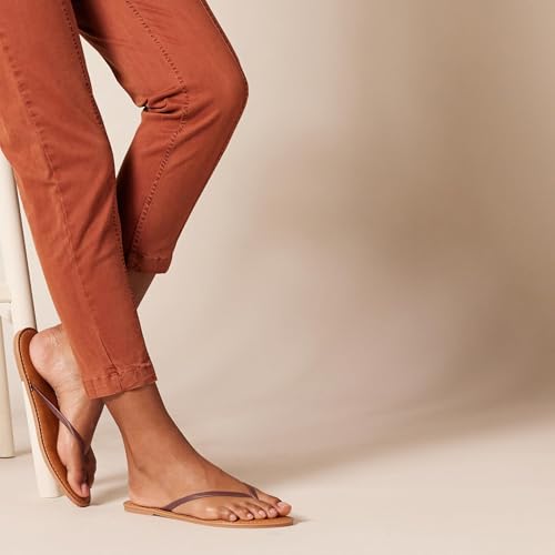Image of Amazon Essentials Women's Thong Sandal