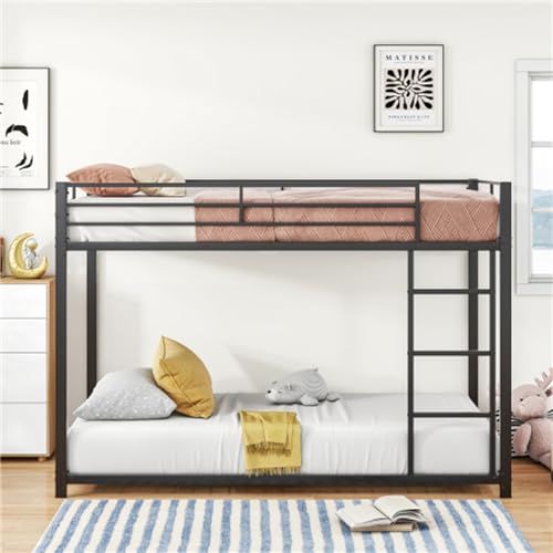 Progettare per i bambini: questo letto a castello è costruito per i bambini e ha la giusta altezza per garantire la loro sicurezza e comfort. Il letto a castello inferiore ha una struttura dal pavimento alto per la stabilità e l'affidabilità ed è dotato di una rete a doghe anti-umidità e polvere per creare un ambiente sano per dormire.
