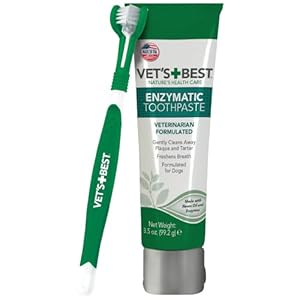 Vet’s Best Dog Toothbrush & Toothpaste Kit – Natural Ingredients Reduce Plaque, Whiten Teeth, Freshen Breath