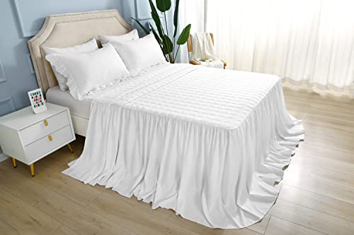 Colcha de cama con volantes blancos cobija