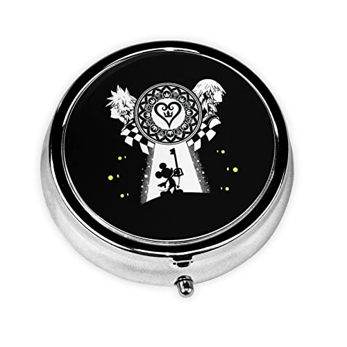 ピルケース キングダムハーツ 円形 薬ケース 3段分割 錠剤ケース くすりいれケース 薬ストレージ 習慣薬箱 薬入れ 常備薬収納 小物入れ ガムケース 錠剤管理ケース 薄型 服薬管理に 密閉 多機能 収納ケース 携帯用 軽量 直径4.6cm