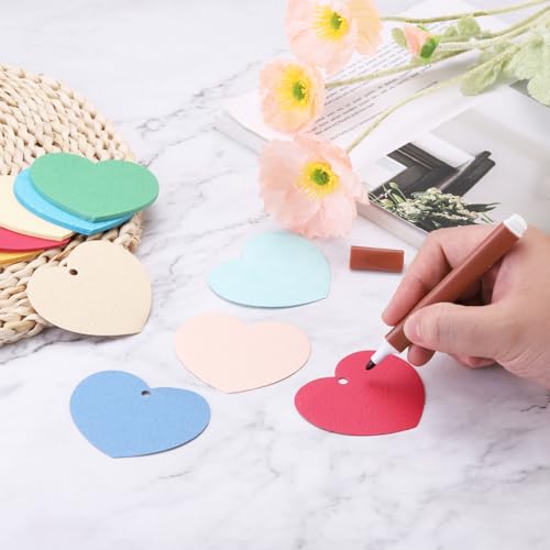 QUARKZMAN 150 Stück Herz-Papierausschnitte 2,5 Zoll Bunte Herzform-Ausschnitte für Valentinstag Klassenzimmer Pinnwand DIY Basteln (Blau Grün Rot Gelb Beige)