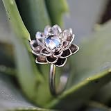 Un anillo suave que es cómodo de vestir todos los días.Altamente pulido.Exquisita mano de obra, cómodo ajuste.