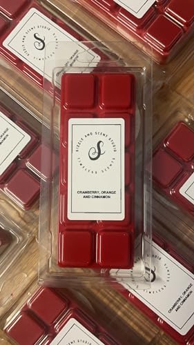 Cranberry, Orange and Cinnamon Natural Soy Wax Melt Snap Bar. Handmade in UK. Approx 40 Hours of Fragrance. Vegan and Animal Friendly. A Fruity, Floral and Woody Fragrance. 55g.