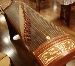 Dunhuang Professional Bubinga Guzheng 694DQ with Master Xu Signature - Image 3