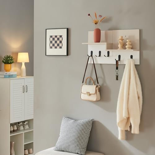 Colori e finiture - Il contrasto tra la superficie nei toni beige e bianco e i ganci neri crea un effetto elegante e moderno, facilmente abbinabile a vari stili d’arredo. Che si tratti di un ambiente minimalista, scandinavo o più tradizionale, questa mensola aggiunge sempre un tocco di carattere senza risultare invasiva.