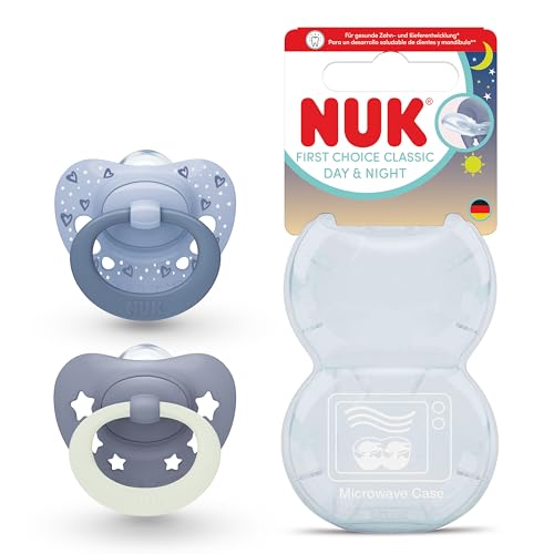 NUK First Choice Classic Day & Night Chupete para bebé | 0-6 meses | Chupetes ortodónticos que brillan en la oscuridad | 95% de aceptación por parte de los bebés** | Azul | 2 unidades NUK First Choice Classic Day & Night Chupete para bebé | 0-6 meses | Chupetes ortodónticos que brillan en la oscuridad | 95% de aceptación por parte de los bebés** | Azul | 2 unidades