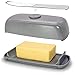 Butter Hub Beurrier en plastique avec couvercle anti-salissures et couteau - Plateau magnétique, passe au lave-vaisselle (XL, gris)
