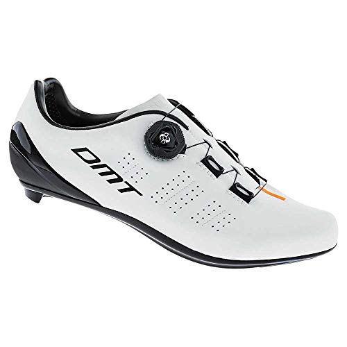 Scarpe DMT D3 2018. Le DMT D3 sono il modello di fascia intermedia della serie per ciclismo su strada D, dotate di suola in carbonio e BOA.