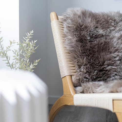 Nordic Sheep Lammfell Teppich 170x60 cm | Lammfell Echt kann auf dem Sofa oder Bett verwendet Werden, ist Gross Atmungsaktiv & Wärmeregulierend | Farbe: Hellbraun