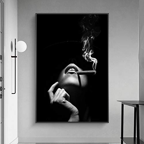 Toile femme art noir fumant KEBIA pour habiller un mur vide de salon avec elegance