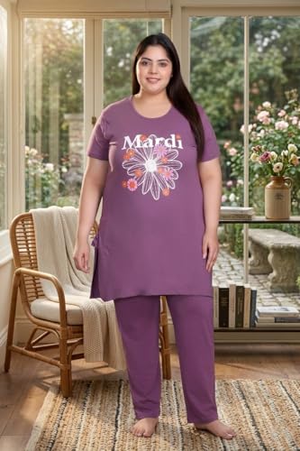 Image of In Love Women's Plus Size Printed Cotton Long-Line T-Shirt with Pocket