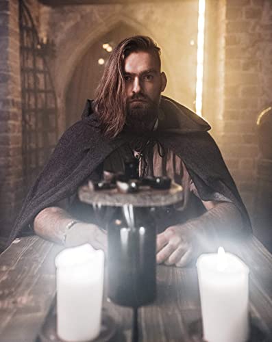 Norse Tradesman Set di Bicchieri da Shot con Corno per Bere (5) con Espositore in Legno Rustico (Live Edge) | Inciso con Rune Norrene | Confezionato in un Sacco Regalo di Juta - immagine 6