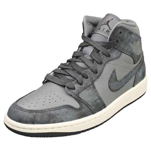 Image of Nike Women's Air Jordan 1 Mid SE Sneaker