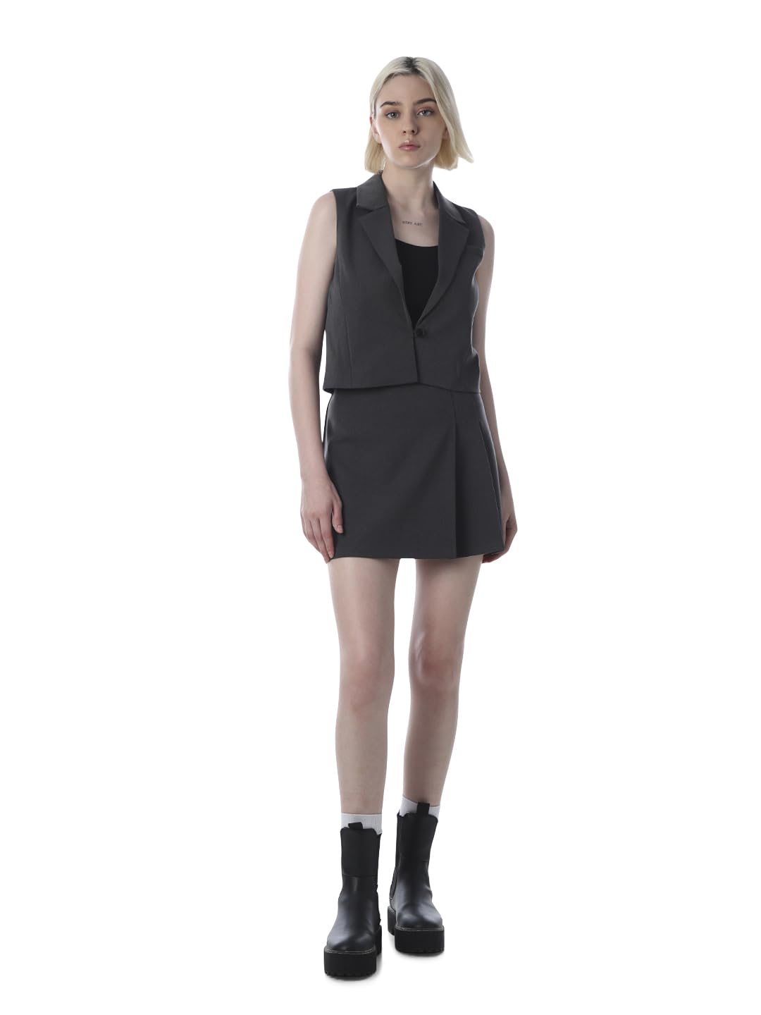 only Women's Solid Tailored Fit Black Waistcoat-picture-39