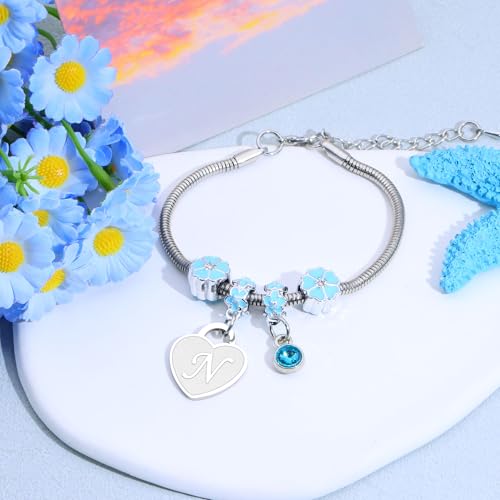 اساور للنساء من كاسكسيو، سوار فضي بدلاية على شكل قلب من A-Z، مجوهرات هدايا عيد الميلاد والكريسماس للنساء والفتيات المراهقات، 2 سم، ستانلس ستيل، بدون احجار كريمة