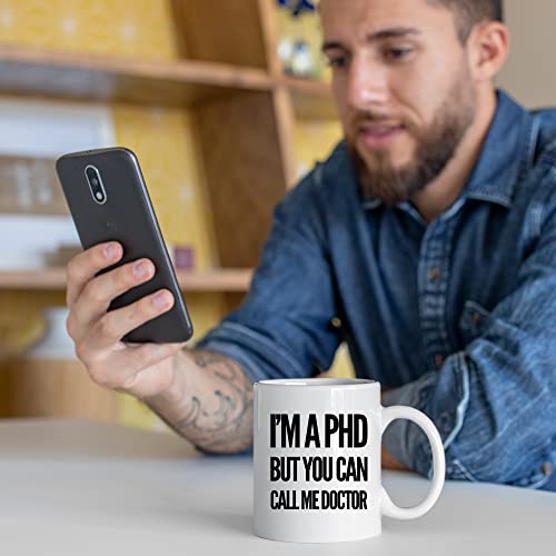 Panvola I'm A PhD But You Can Call Me Doctor Funny Doctor Gifts PhD Afstuderen Geschenken Medische Student Nieuwe Dr. Nieuwigheid Drinkware Keramische Mok 11oz Wit - Afbeelding 6