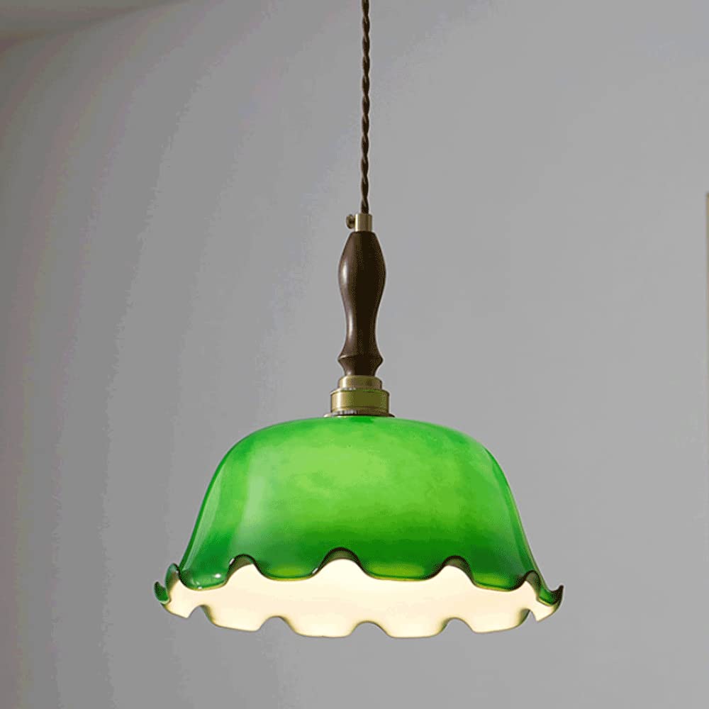 Lustre suspension pétale en laiton et verre pour un intérieur chic