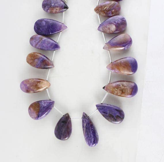 Perles charolite authentiques forme poire pour retrouver l'inspiration en joaillerie