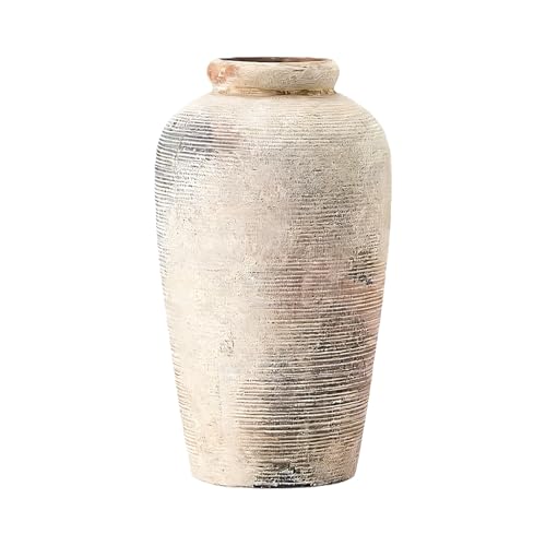 Vase en céramique rustique pour embellir une chambre à coucher