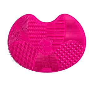 Sigma Beauty Makeup Brush Cleaner Mat – Sigma Spa Express Silicone Makeup Brush Cleaning Mat with Suction Cups for Cleaning Makeup Brushes, Compact Design Fit for Any Travel Makeup Kit (Pink)