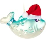 🐡🎄 Ce poisson-globe bleu joyeux avec son adorable bonnet de Noël apporte charme maritime et une touche d’humour à votre sapin. Parfait pour tous ceux qui aiment les motifs d’animaux amusants, les designs originaux et les décorations de Noël colorées
