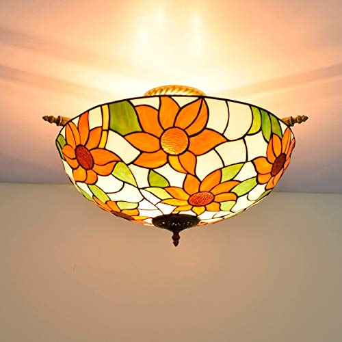 Lustre en vitrail de style créatif pour éclairer un salon rustique